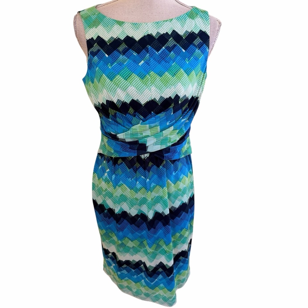 Donna Morgan Sleeveless Watercolor Chevron Print Knit Twist Front Sheath Dress 8